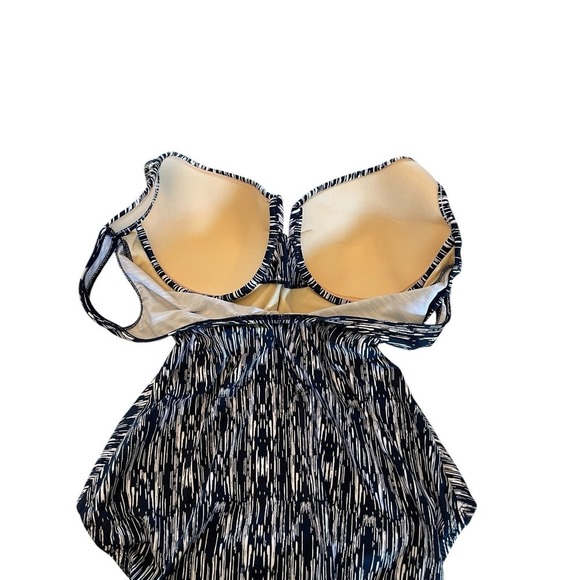 Miraclesuit Women's Silver Shores Criss‎ Cross Escape Swimsuit Size 14 $200 - Picture 3 of 5